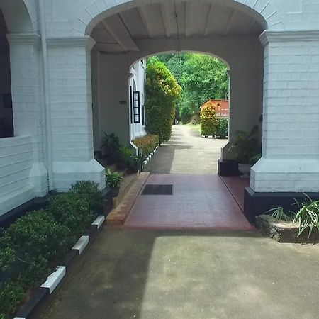 Ratnapura Rest House Hotel Exterior foto